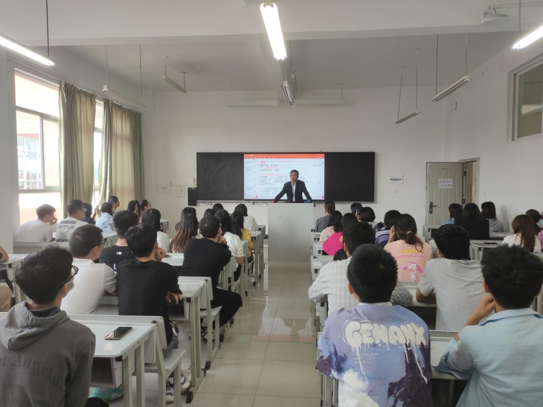 助力法考、备战考研  --商学院法学专业开展法考、考研学习交流会 第 5 张