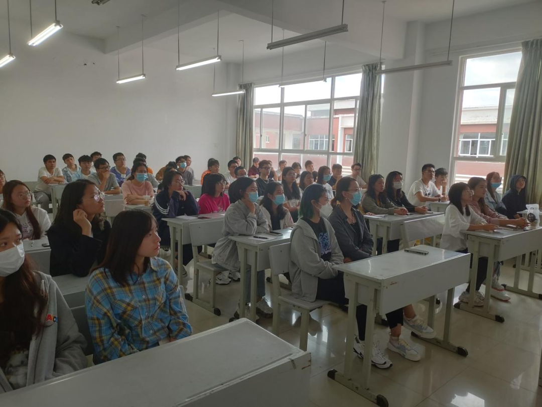 助力法考、备战考研  --商学院法学专业开展法考、考研学习交流会 第 8 张