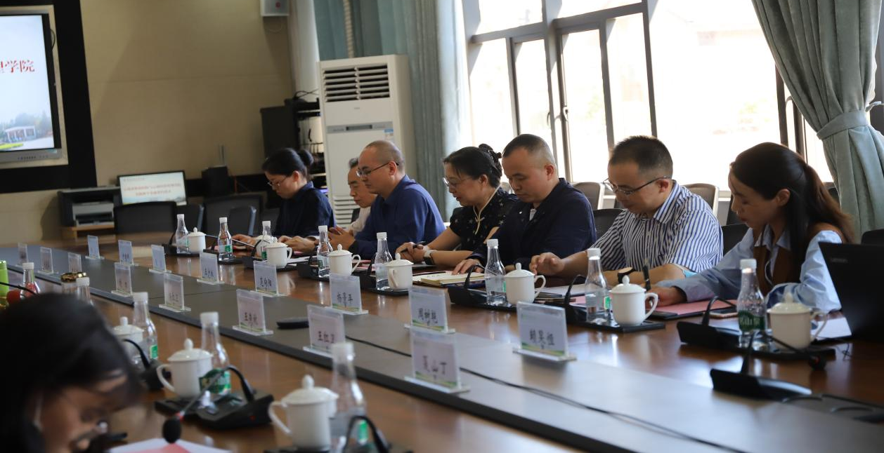 云南经济管理学院与云南皮肤病医院共建实践教学基地  ?签约仪式在我校隆重举行 第 3 张 云南经济管理学院与云南皮肤病医院共建实践教学基地  ?签约仪式在我校隆重举行 第 3 张