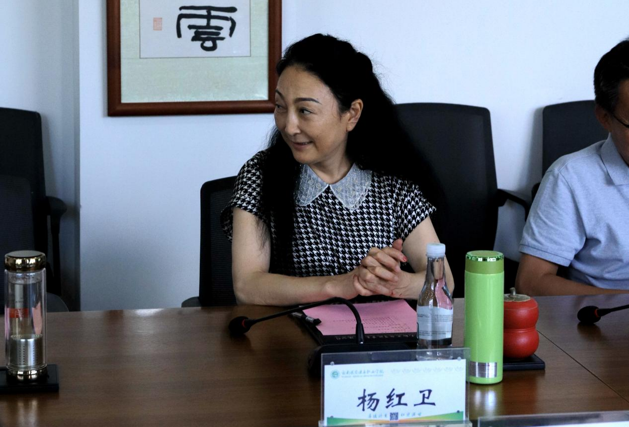 云南经济管理学院与云南皮肤病医院共建实践教学基地  ?签约仪式在我校隆重举行 第 6 张 云南经济管理学院与云南皮肤病医院共建实践教学基地  ?签约仪式在我校隆重举行 第 6 张