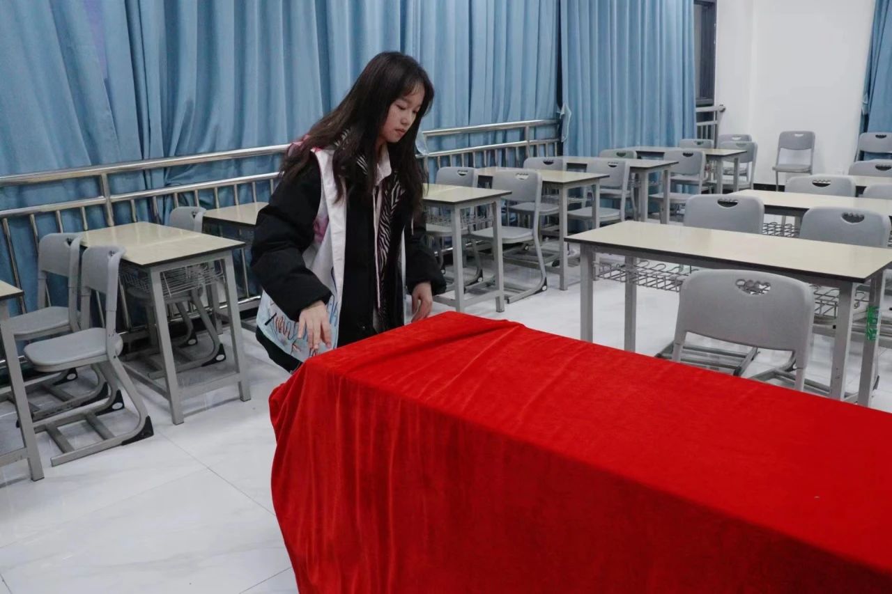 【创美艺传】志愿服务，你我同行——青年志愿者协会助力艺术与传媒学院首届全国大学生职业规划大赛院级赛 第 3 张