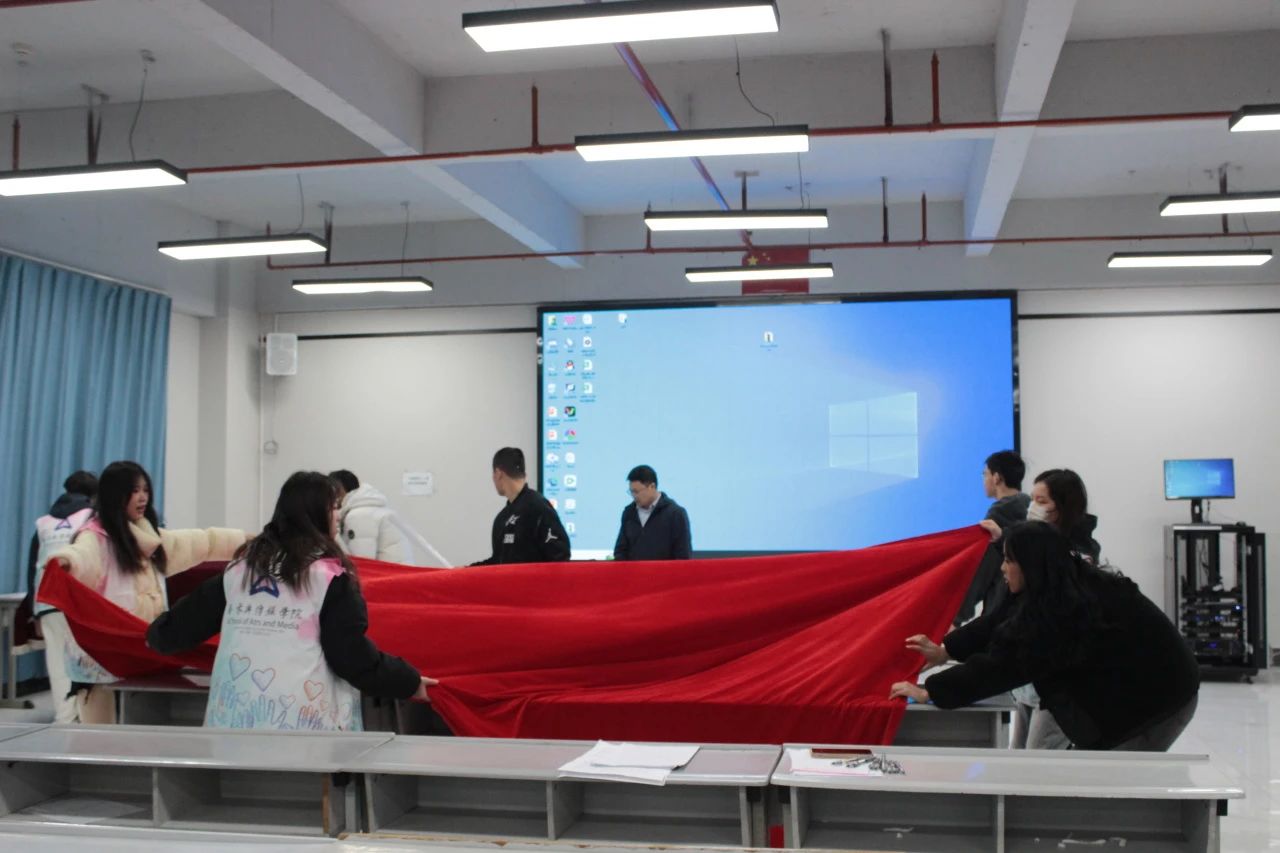 【创美艺传】志愿服务，你我同行——青年志愿者协会助力艺术与传媒学院首届全国大学生职业规划大赛院级赛 第 6 张