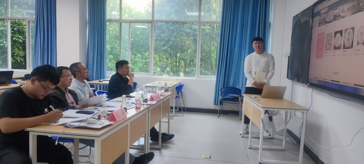 学生答辩现场.jpg 学生答辩现场.jpg