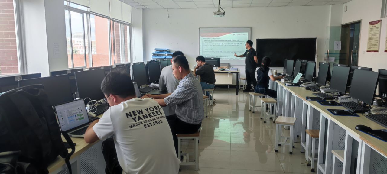 【教研活动】软件工程教研室活动聚焦教学质量提升、安排论文指导与就业工作 第 3 张