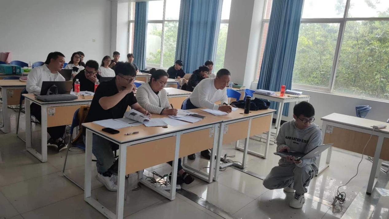 图片2.png 【专业建设】大数据管理与应用专业2024届毕业论文(设计)答辩工作圆满结束 第 2 张