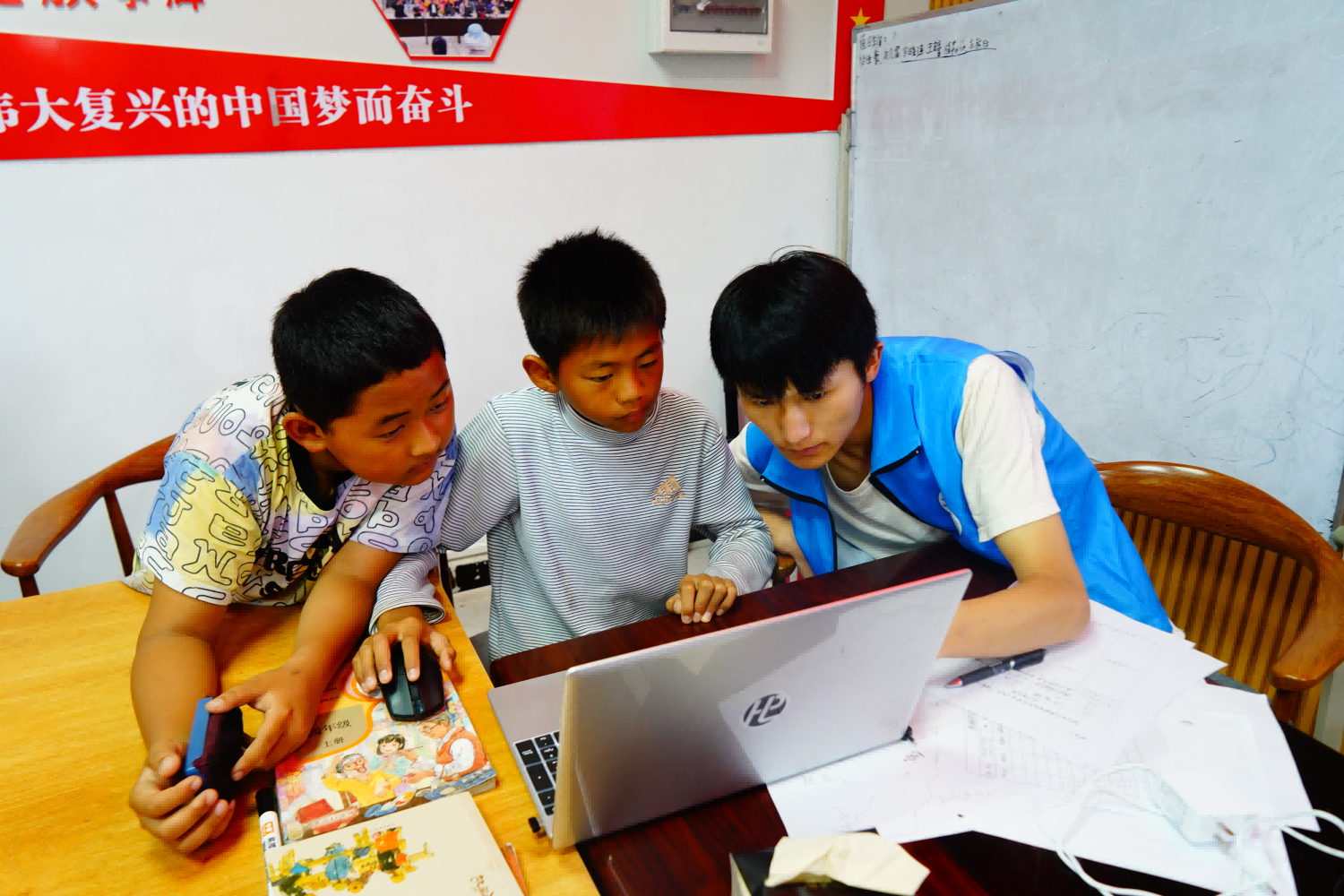 三下乡｜捕多元科学梦，助青春实践行——信息与智能工程学院科技智辅讲堂收官 第 2 张