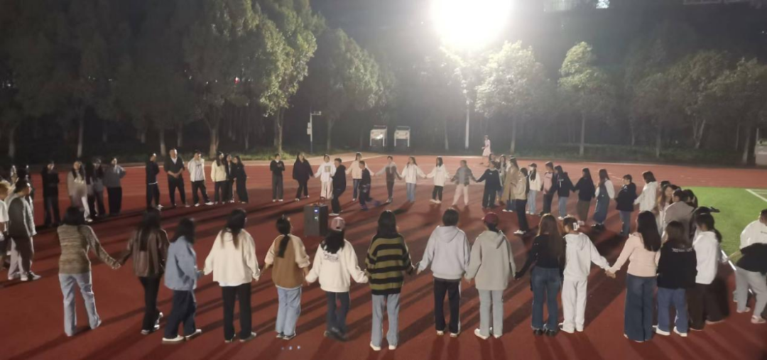 活力打跳，共筑青春记忆 | 财会金融学院学生先锋队开展团建活动 第 3 张