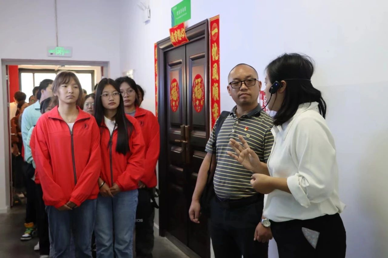 参观国药公司 领略医学风采 |云经管医学子参观云南国药集团 第 8 张