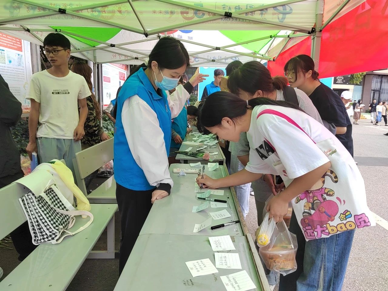 浓浓师生情 满满都是爱|云南经济管理学院医学院庆祝第39个教师节活动圆满落幕 第 6 张 浓浓师生情 满满都是爱|云南经济管理学院医学院庆祝第39个教师节活动圆满落幕 第 6 张