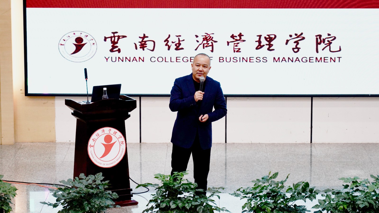 齐心协力踏征程，笃行实干谱新篇！云经管召开2025年春季学期期初学生工作大会 第 2 张