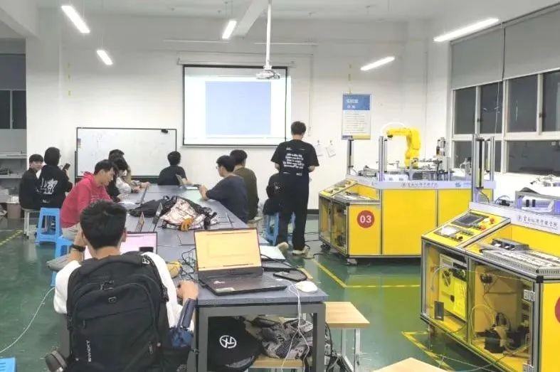 云经管学子登上《人民日报》！还成功上岸省考公务员！ 第 7 张