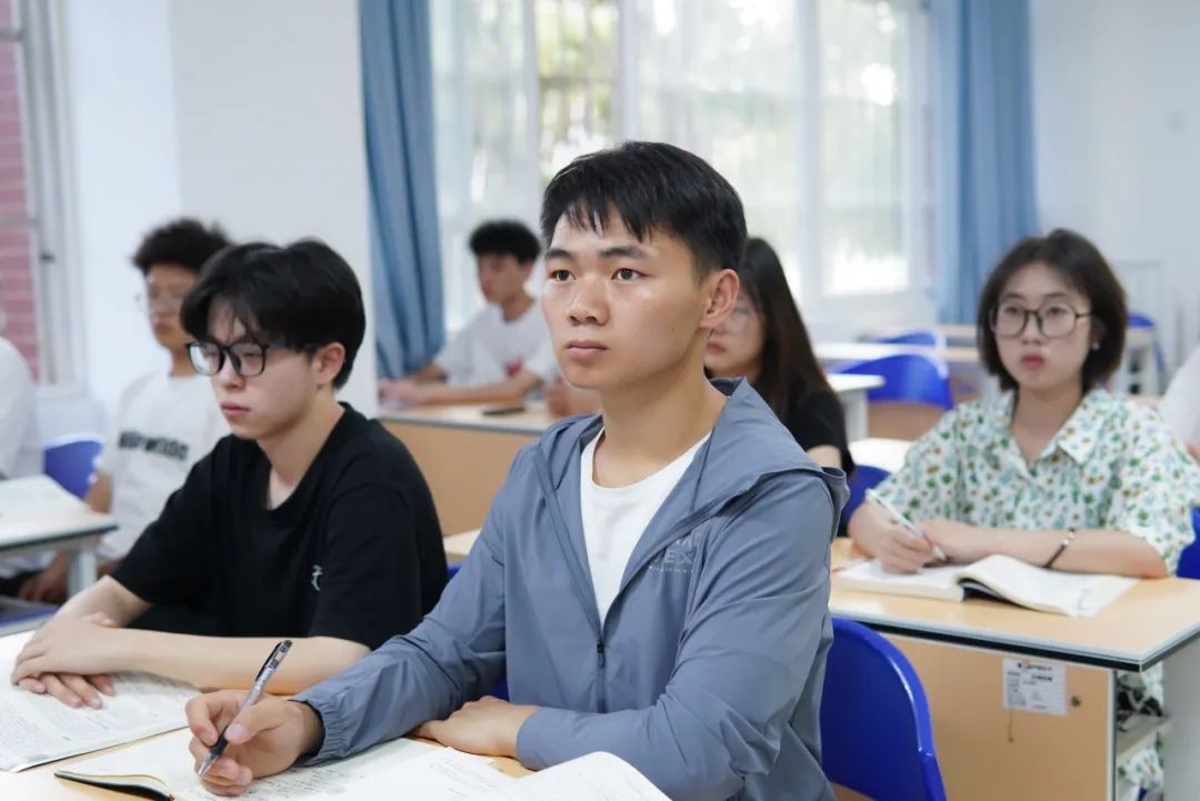 云经管学子登上《人民日报》！还成功上岸省考公务员！ 第 4 张