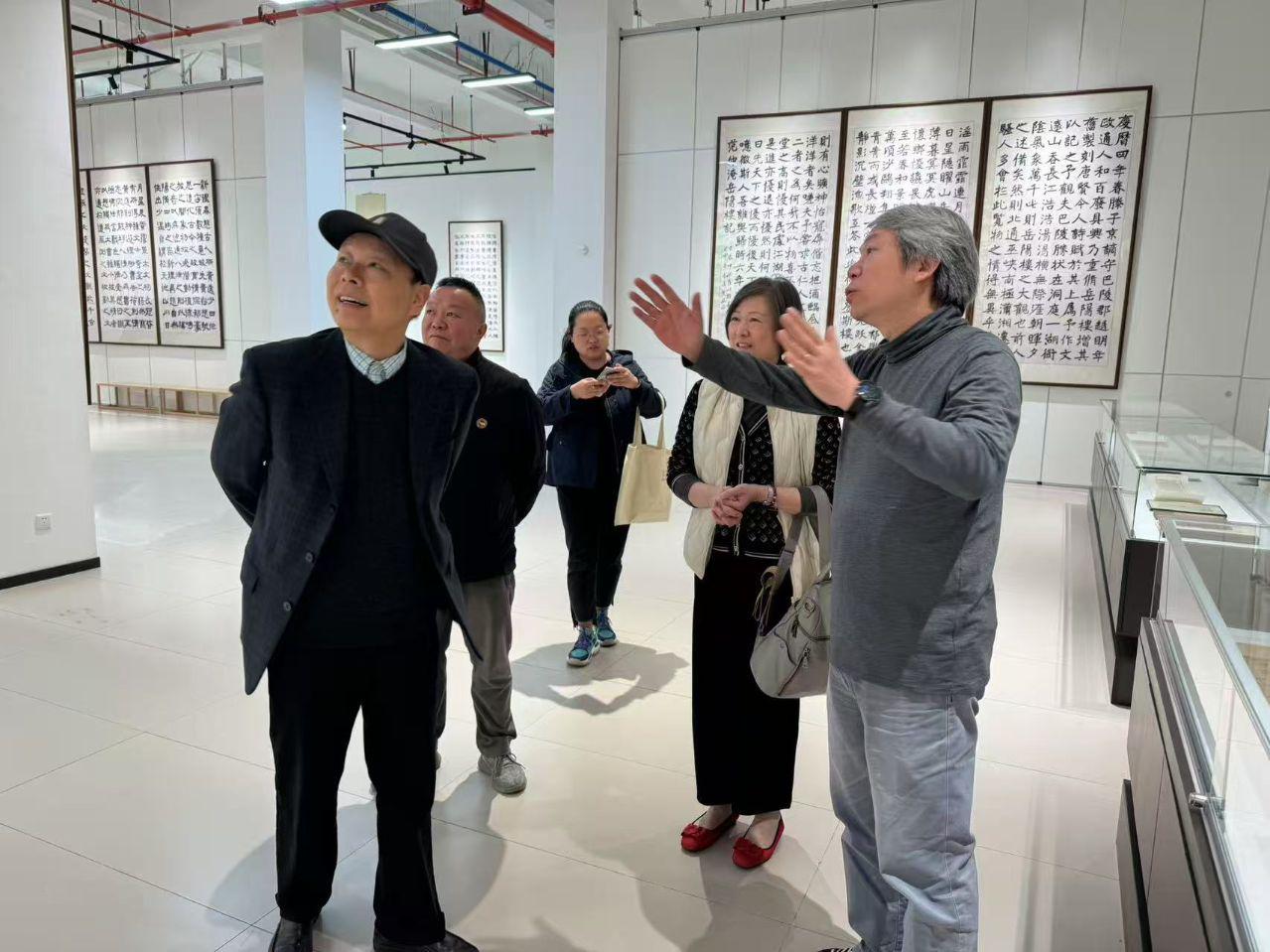 台湾师范大学夏学理教授做客我校 畅谈“艺术是媒，创意是桥” 第 2 张