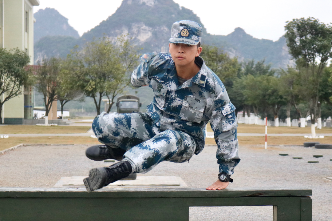 专业榜首+国奖学霸，还是退伍兵？他的下个“战场”在新疆！ 第 4 张