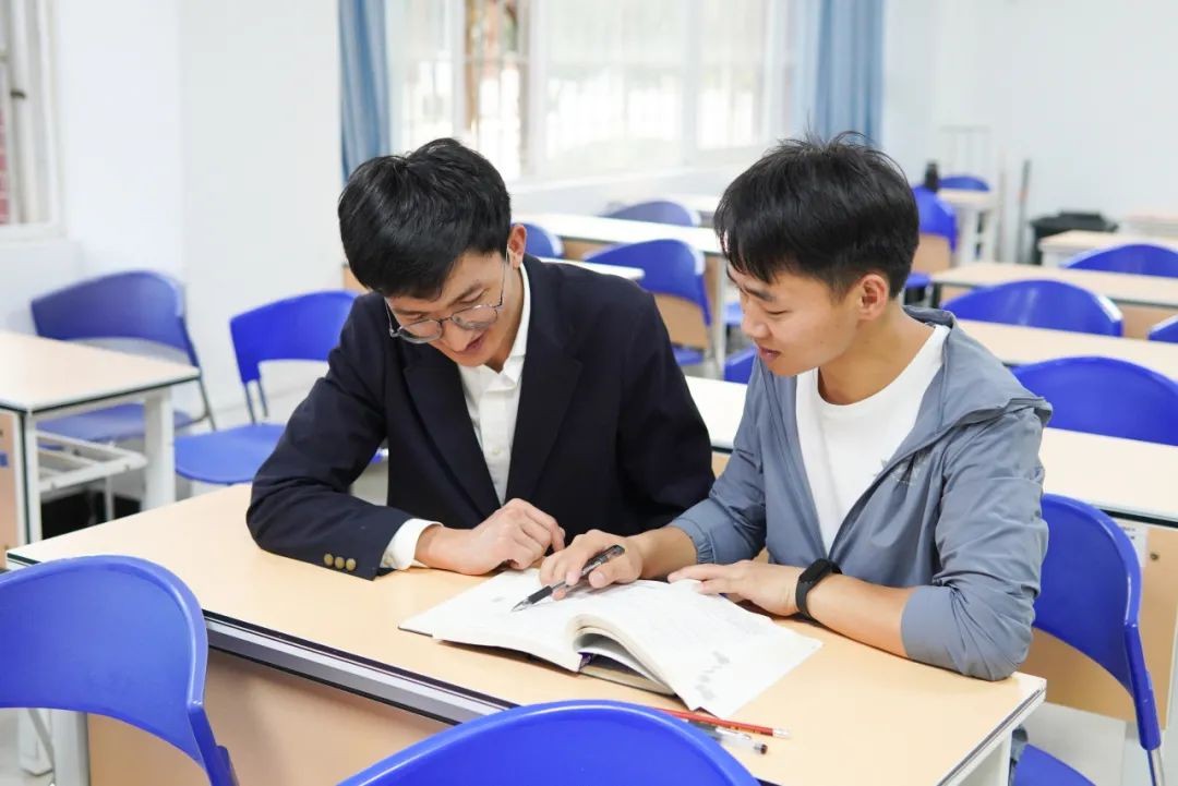 云经管学子登上《人民日报》！还成功上岸省考公务员！ 第 3 张