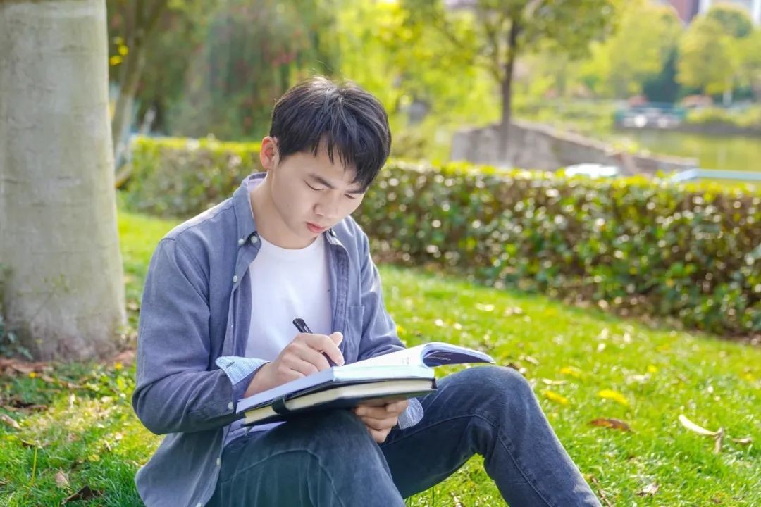 云经管学子登上《人民日报》！还成功上岸省考公务员！ 第 14 张