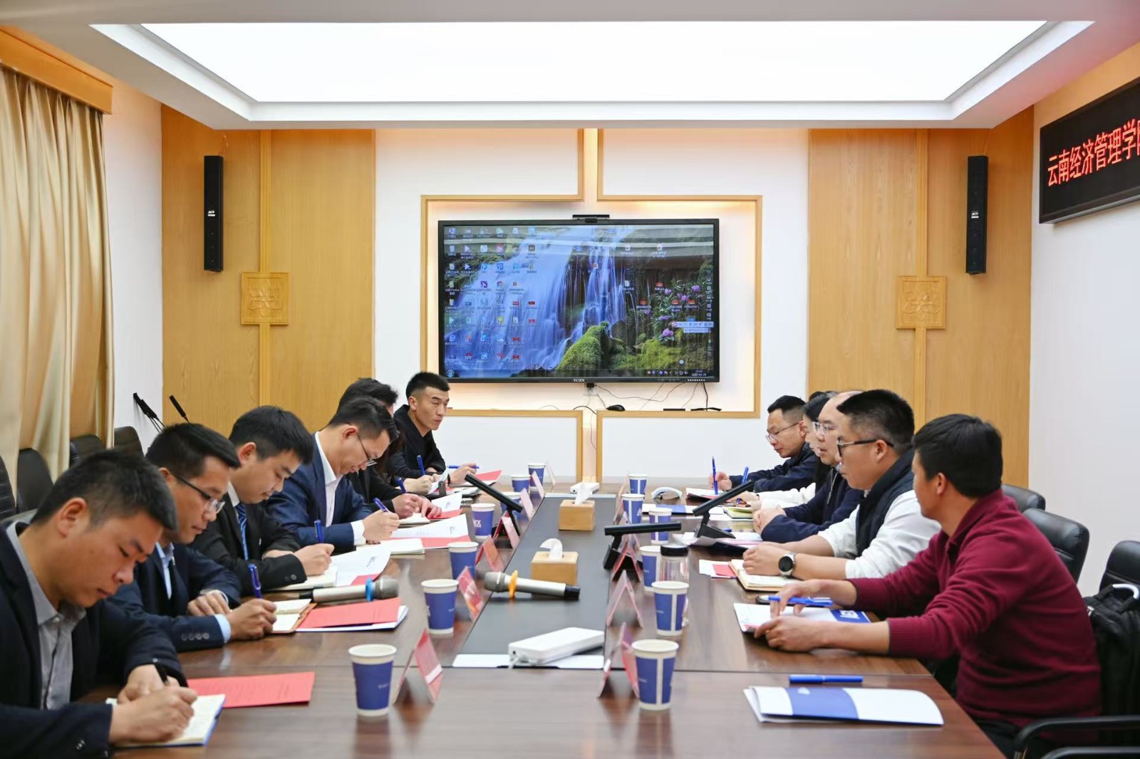 党委书记徐宝春同志率队前往爱尔信教育集团访企拓岗 第 4 张 党委书记徐宝春同志率队前往爱尔信教育集团访企拓岗 第 4 张