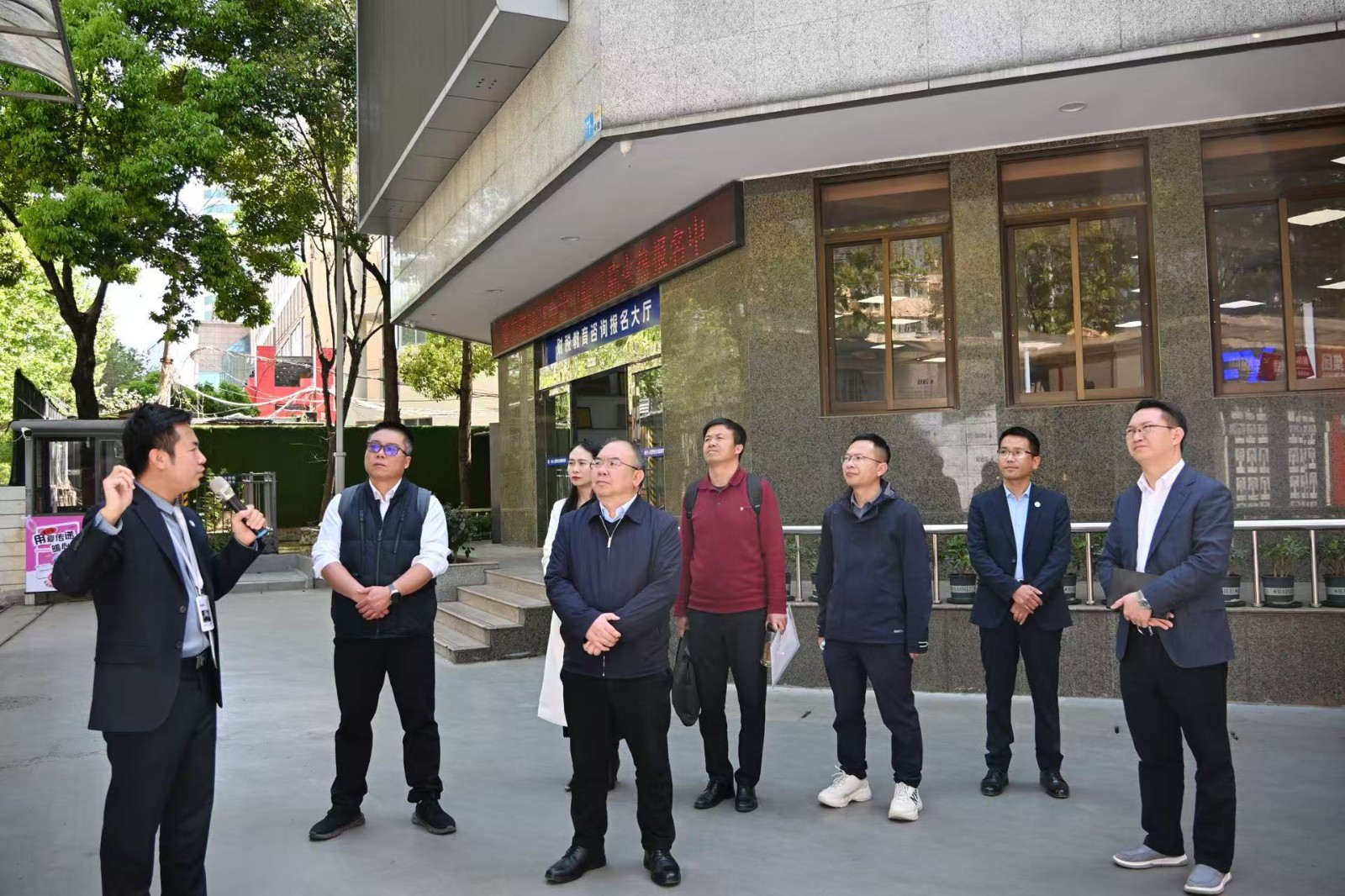 党委书记徐宝春同志率队前往爱尔信教育集团访企拓岗 第 2 张 党委书记徐宝春同志率队前往爱尔信教育集团访企拓岗 第 2 张