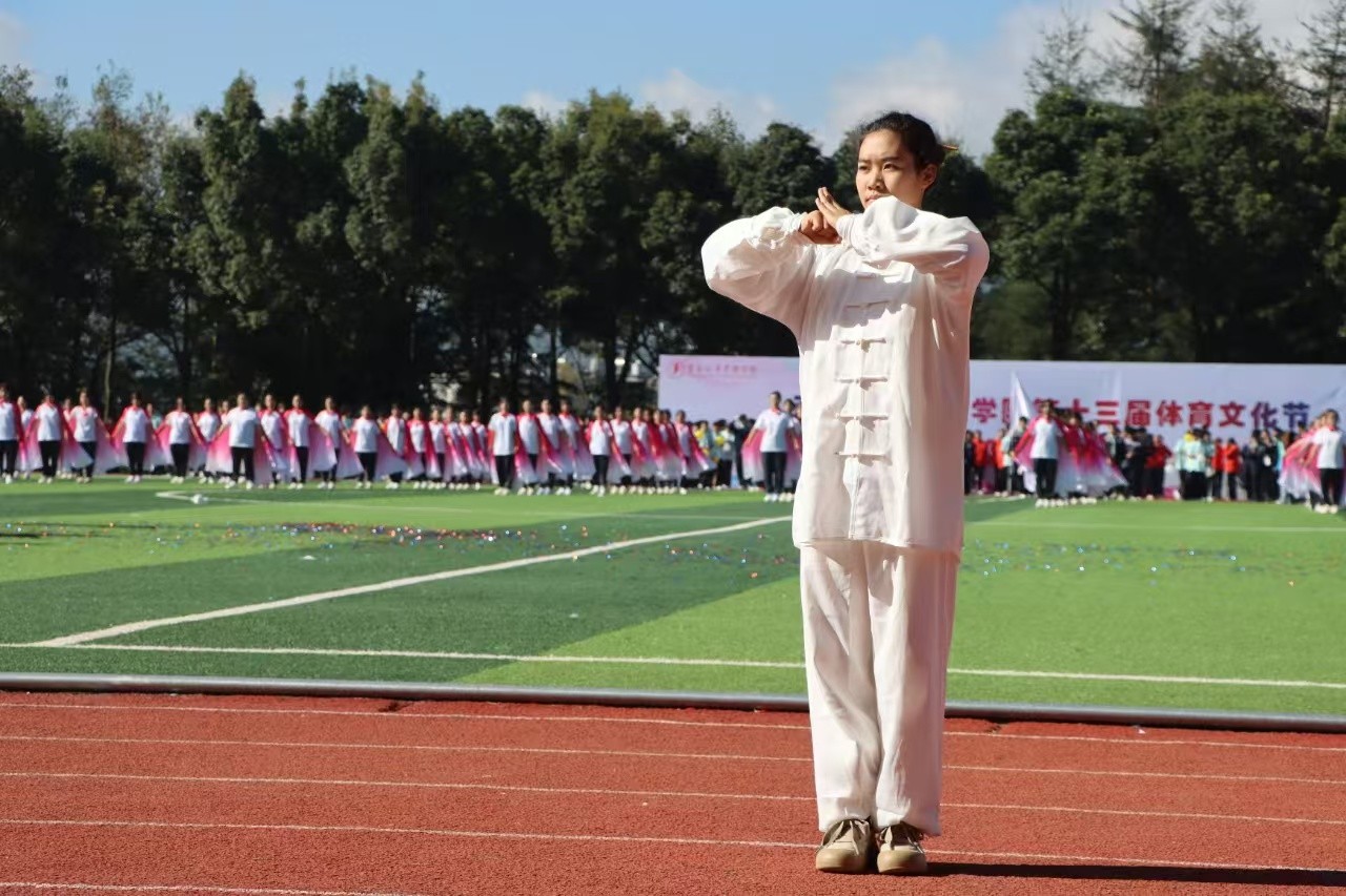 绿茵逐梦，医心启航 ——云南经济管理学院运动会开幕式暨首日赛事精彩速递 第 15 张