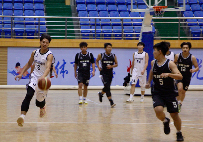 热血逐梦，赛场争锋——云南经济管理学院医学院篮球赛半决赛战报 第 3 张