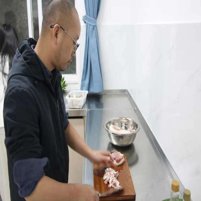 暖冬赠被传温情，火锅共煮聚人心——云南经济管理学院医学院暖冬关爱行动圆满落幕 第 7 张