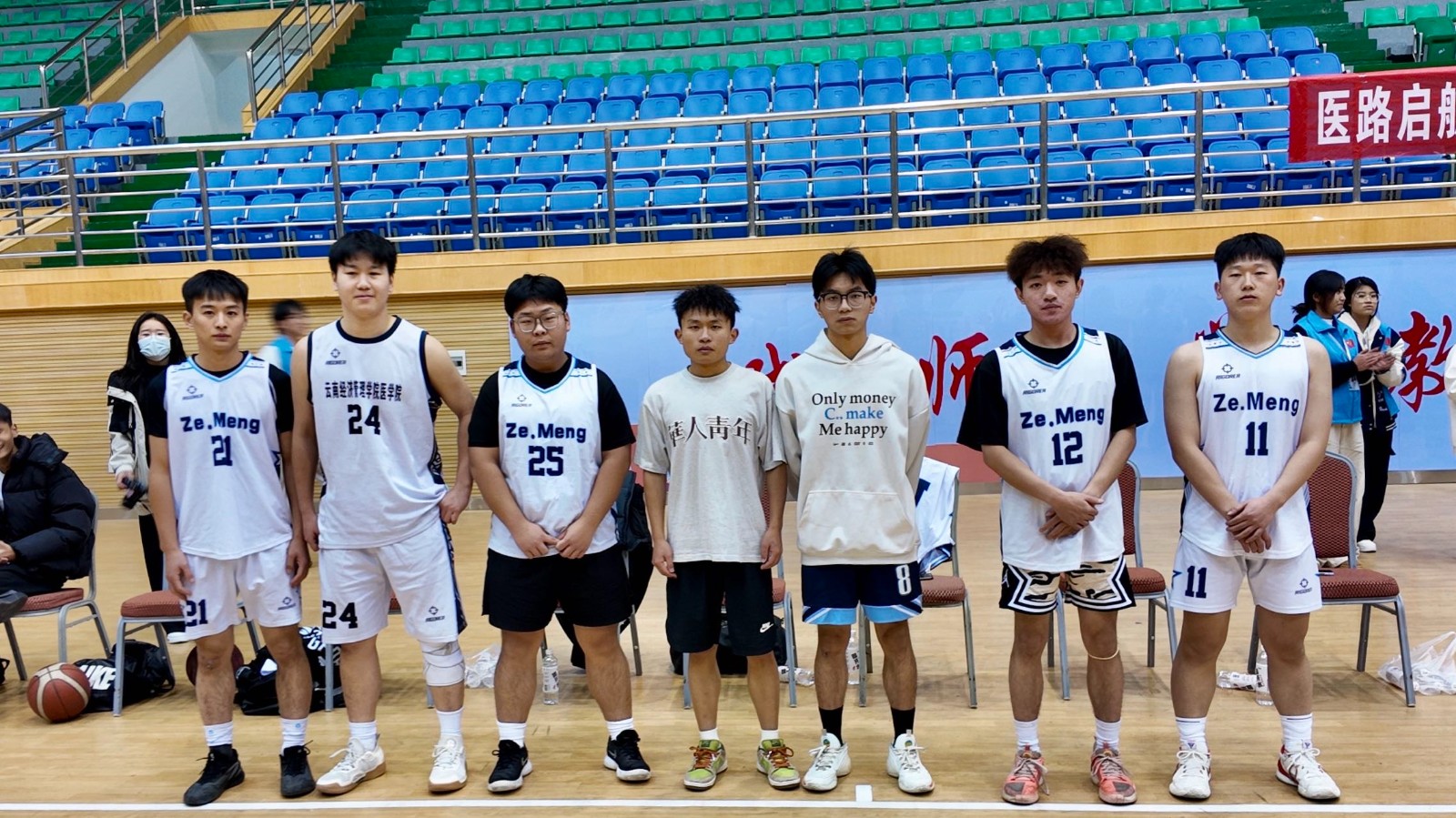 赛场终曲奏响，热血永不散场——医学院迎新杯篮球赛事圆满收官 第 2 张