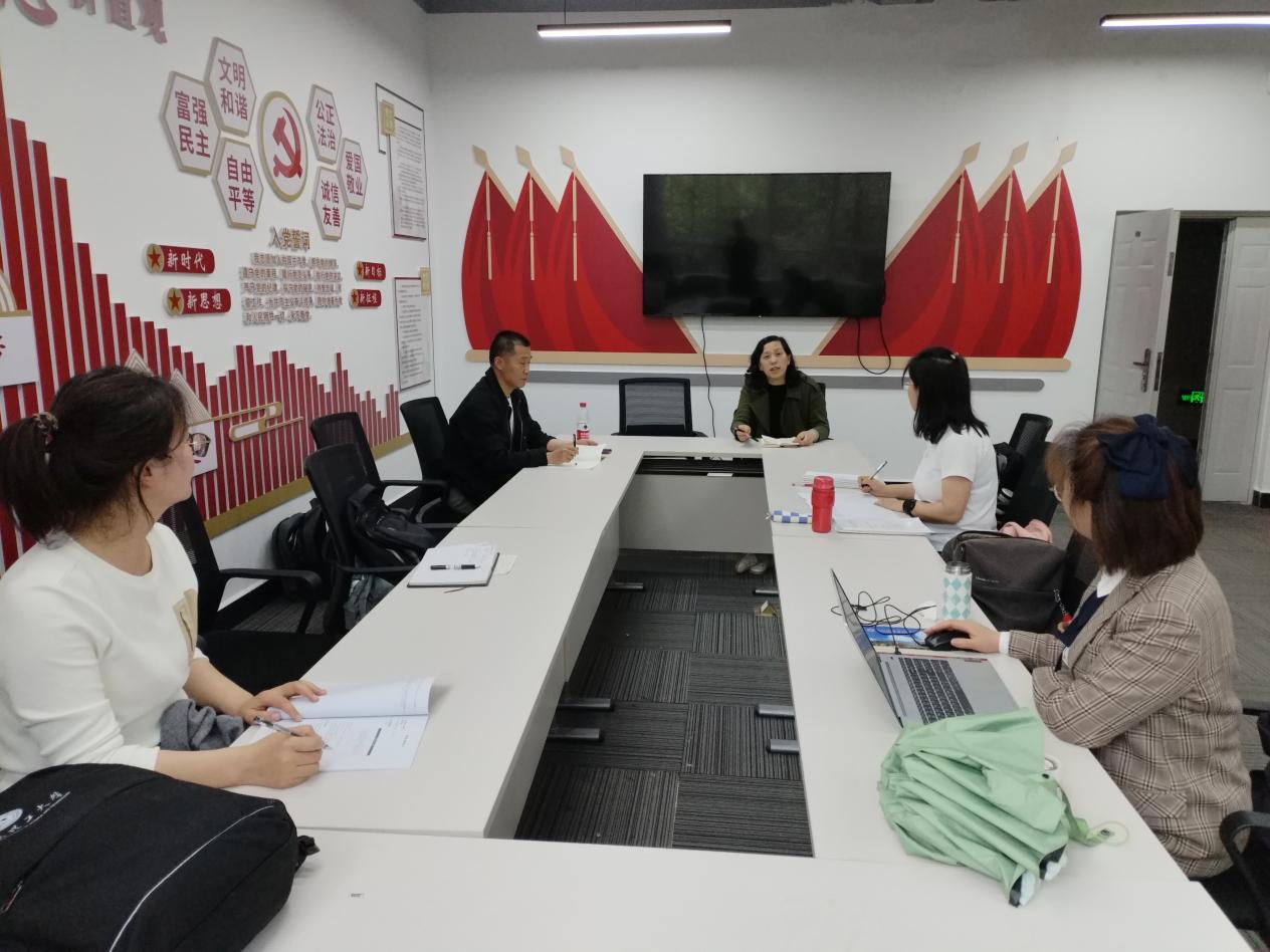 集思广益辩措施  群策群力谋提升 贸易经济专业学风建设专题座谈会 第 1 张 集思广益辩措施  群策群力谋提升 贸易经济专业学风建设专题座谈会 第 1 张