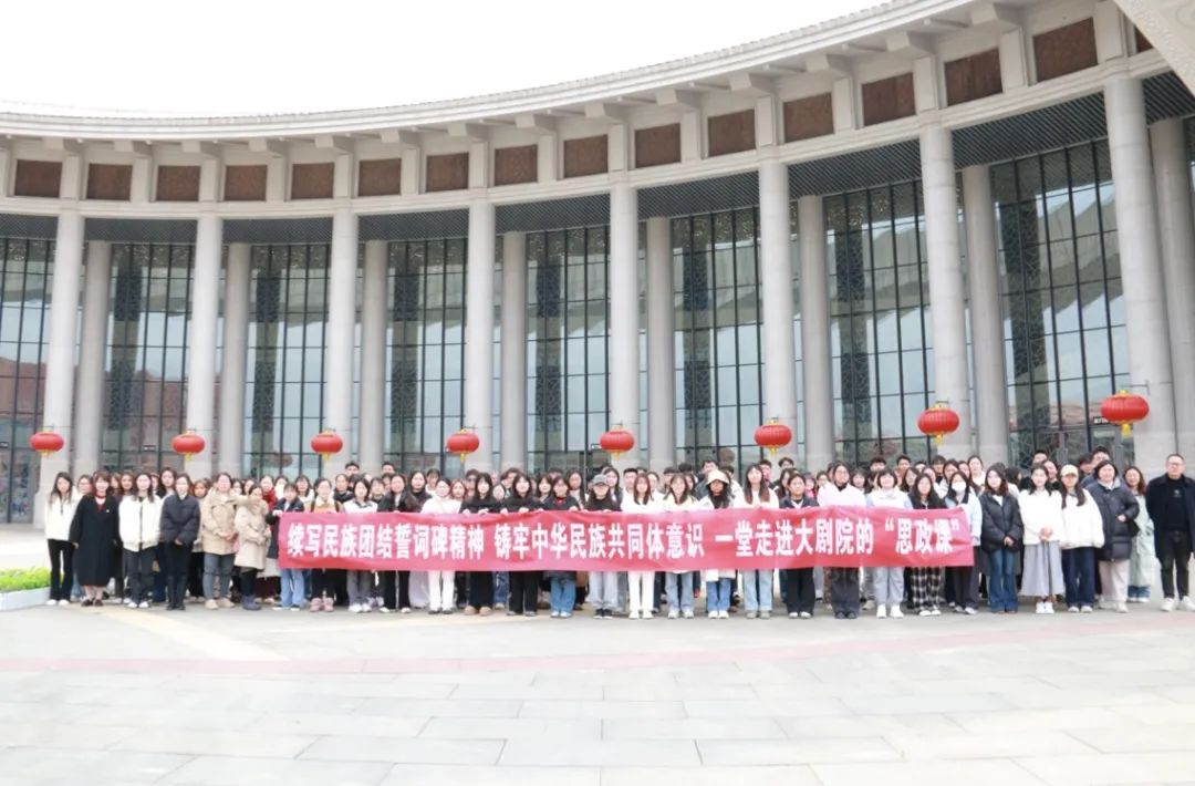 观看《澜沧水长》话剧4.jpg 观看《澜沧水长》话剧4.jpg