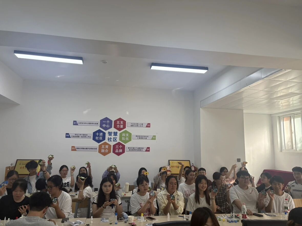 一站式学生社区 | 匠心润社区，珐琅添雅韵 智慧社区开展非遗掐丝珐琅体验课 第 6 张