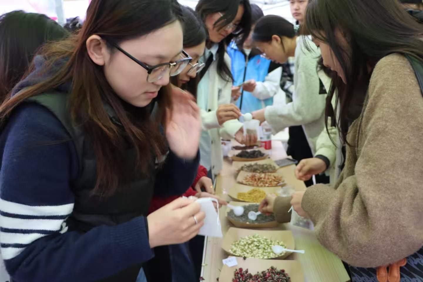当?；ㄓ黾幸揭阂窖г毫料嘈Ｔ翱湃眨骋窖А翱沙⒖纱ァ?第 3 张